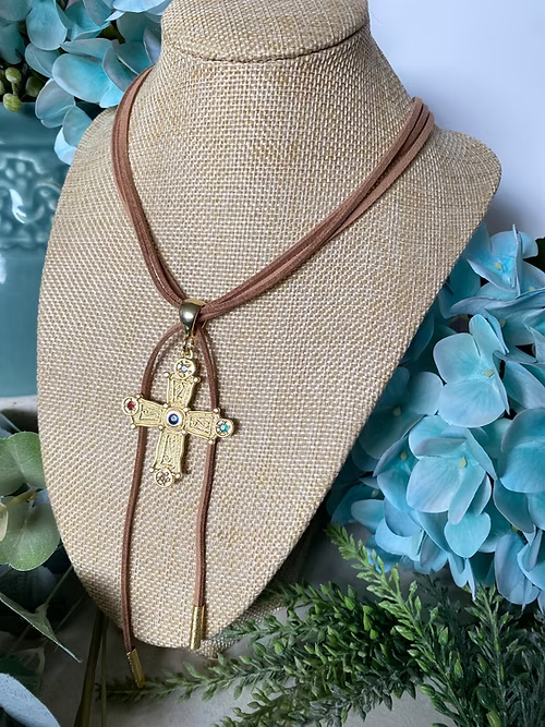 Collar Gamuza Cruz